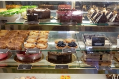 September 26, 2022: Senator Amanda Cappelletti Tours Aux Petits Delices, a bakery in Wayne, PA.