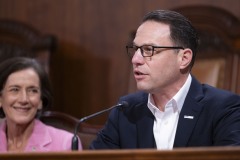 January 26, 2024: Sens. Cappelletti and Schwank, in conjunction with the Women’s Health Caucus, today hosted Alexis McGill Johnson, President and CEO of Planned Parenthood along with regional Planned Parenthood officials and advocates for a visit to the Capitol and a discussion of legislative priorities for women’s health in Pennsylvania.  The group was joined by Gov. Josh Shapiro and Dr. Valerie Arkoosh, secretary of the PA Department of Human Services.