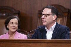 January 26, 2024: Sens. Cappelletti and Schwank, in conjunction with the Women’s Health Caucus, today hosted Alexis McGill Johnson, President and CEO of Planned Parenthood along with regional Planned Parenthood officials and advocates for a visit to the Capitol and a discussion of legislative priorities for women’s health in Pennsylvania.  The group was joined by Gov. Josh Shapiro and Dr. Valerie Arkoosh, secretary of the PA Department of Human Services.