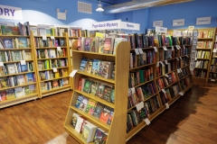 November 18, 2024: Senator Amanda Cappelletti visits Main Point Books.