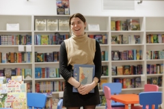 November 18, 2024: Senator Amanda Cappelletti visits Main Point Books.