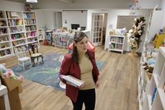 November 18, 2024: Senator Amanda Cappelletti visits Main Point Books.