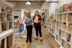 November 18, 2024: Senator Amanda Cappelletti visits Main Point Books.