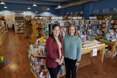 November 18, 2024: Senator Amanda Cappelletti visits Main Point Books.