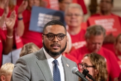 October 4, 2023: Senator Amanda Cappelletti joined colleagues and Moms Demand Action Executive Director Angela Ferrell-Zabala and Over 100 Gun Safety Advocates at Statehouse to Call for Action on Gun Safety During Annual Advocacy Day.