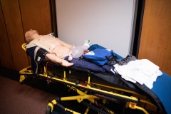 08-06-21 El senador Cappelletti recorre la ambulancia de Narberth