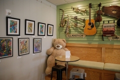 February 22, 2022: Senator Amanda Cappelletti visits New Avenue Café.