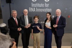 Noviembre 18, 2024: Senator Amanda M. Cappelletti presented a state grant for $375,000 to the Penn Institute for RNA Innovation for celiac disease-related research. The funding will support research into how RNA therapeutics could be used to prevent celiac disease. Senator Cappelletti was joined by Drew Weissman, MD, PhD, a Nobel-Prize winning physician and researcher at the Perelman School of Medicine at the University of Pennsylvania, best known for his contributions to RNA biology and the COVID-19 mRNA vaccines. They were also joined by the Bari Family which includes Jax Bari, an 11-year-old boy with celiac disease and a constituent in Senator Cappelletti’s district. Jax is the Co-Founder of Celiac Journey, a patient-centric advocacy organization, with an emphasis on telling the pediatric perspective of 3.3 million American Celiacs.