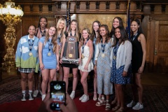 23 de mayo de 2022: El senador Cappelletti recibió hoy en el Capitolio al equipo de baloncesto femenino de Plymouth-Whitemarsh, campeón estatal invicto.  El equipo coronó su temporada 34-0 con una victoria de 20 puntos sobre Mount Lebanon en el partido final en el Giant Center en marzo.
