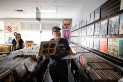 February 21, 2023: Senator Amanda Cappelletti visits Vinyl Closet Records.