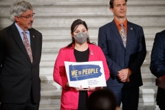 30 de marzo de 2022: La senadora Amanda Cappelletti se une a la Campaña We the People para pedir a la mayoría en Harrisburg que utilice los fondos del Plan de Rescate Americano (ARP) para apoyar a las familias de PA.