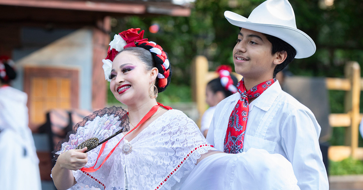 Ballet Folklorico Yaretzi performs at the third annual Kids’ Fair in the Seventeenth, hosted by Senator Cappelletti.